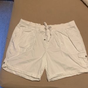 Ladies White Cargo Shorts, Size 3X